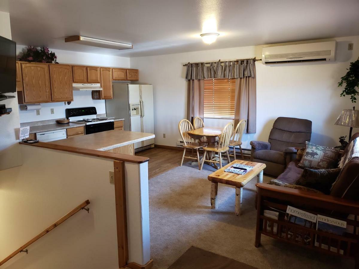 Wolf Den Log Cabin Motel And Rv Park Thayne Exterior foto